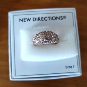 NWOT Unique New Directions gold  electroplated ladies ring, size 7.